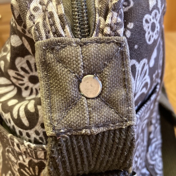 Thirty-one 31 Free To Be Carry All Shoulder Crossbody in Woodstock Brown - Picture 9 of 12